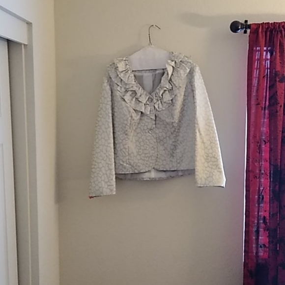 Skirt suit - Picture 1 of 4